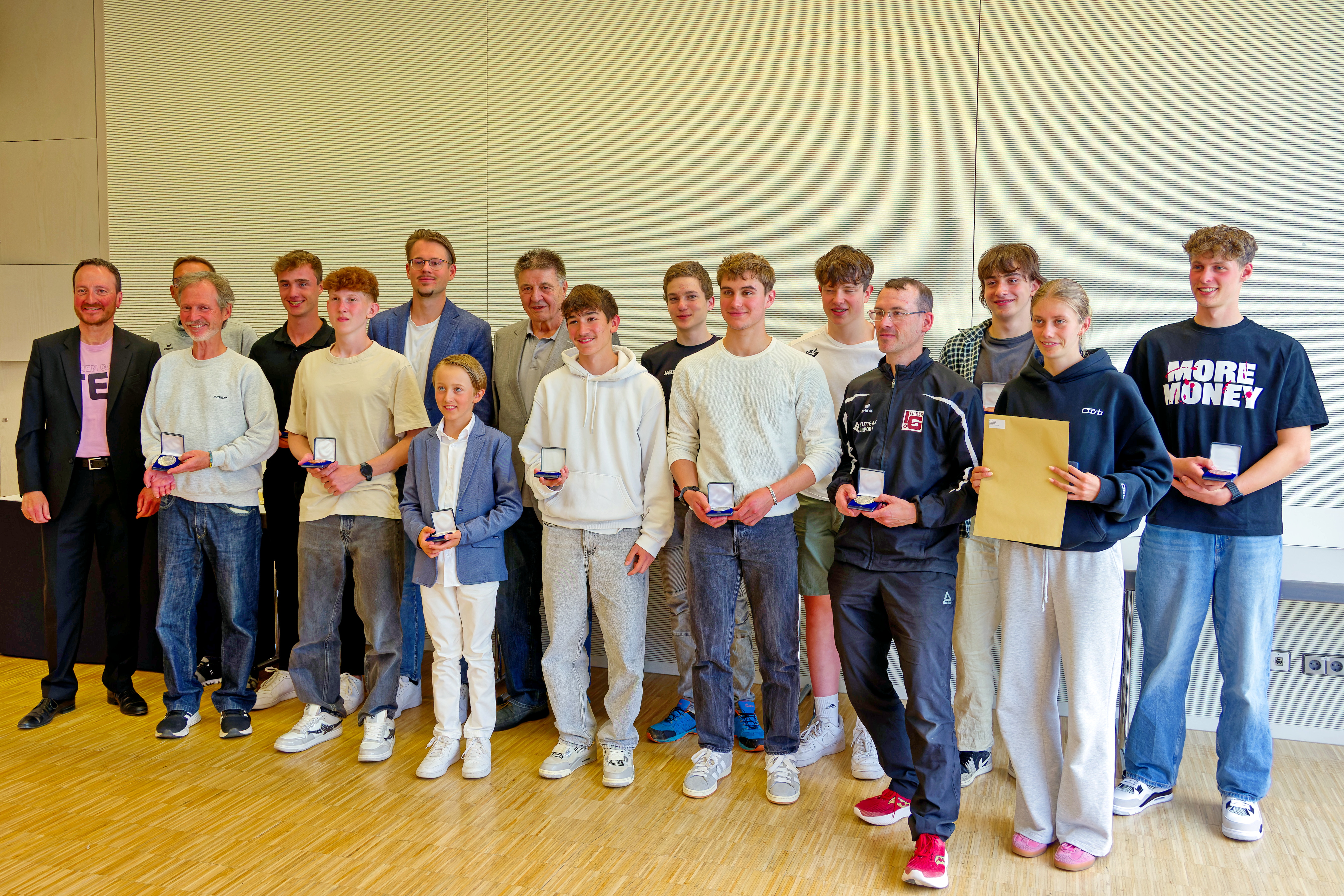 Ehrung durch die Stadt Filderstadt für das Jahr 2024 Gruppenbild mit OB Christoph Traub (links)
